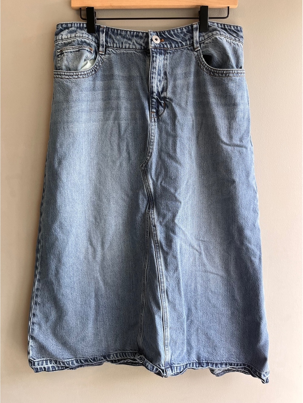 J. Jill Cotton-Tencel A-Line Seamed Denim Midi Skirt – Light Wash, Size 10